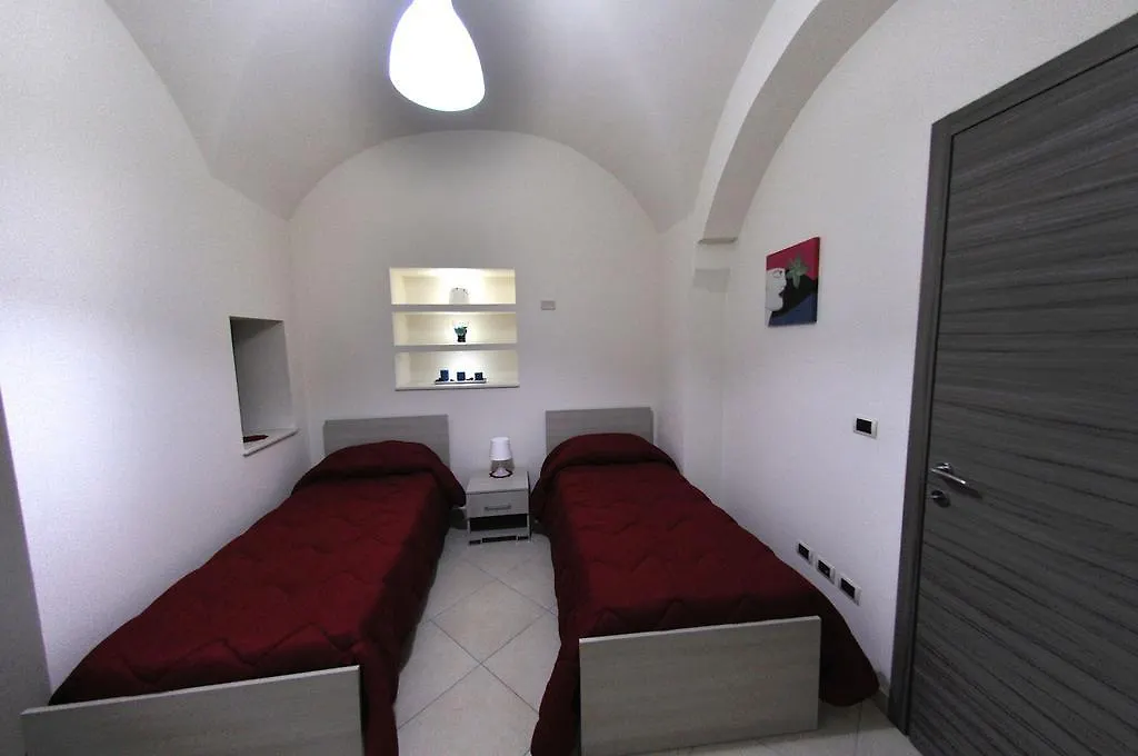 Apartments Casa Vacanze Dante CTA 0*,  Italien